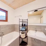 Urban-apartmenthaus Zwischen Berg Und Appartamento