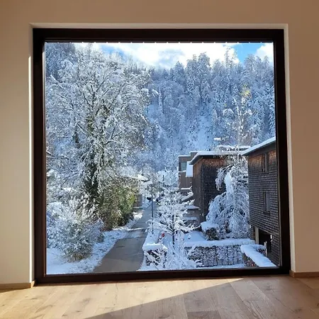 Urban-apartmenthaus Zwischen Berg Und
