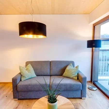 Urban-apartmenthaus Zwischen Berg Und *