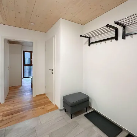 Urban-apartmenthaus Zwischen Berg Und Apartment