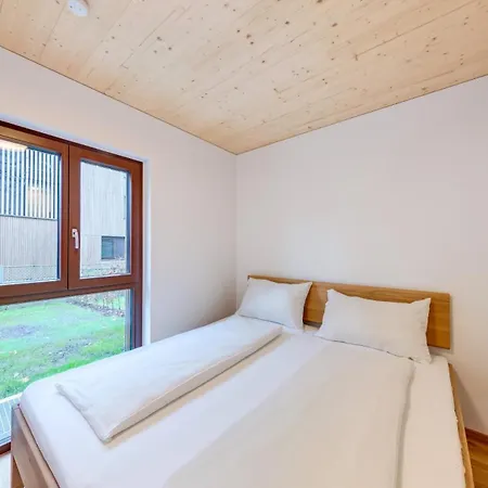 Urban-apartmenthaus Zwischen Berg Und