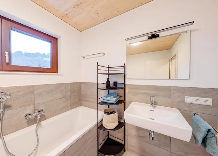 Urban-apartmenthaus Zwischen Berg Und Apartment